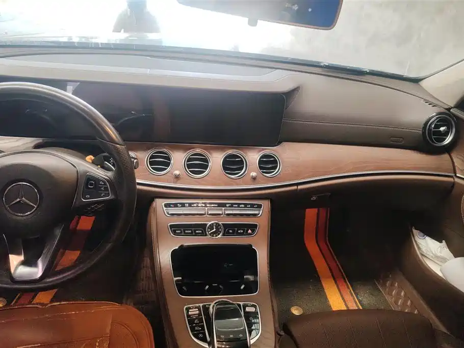 Mercedes-Benz E-Class 2018 — фото 12