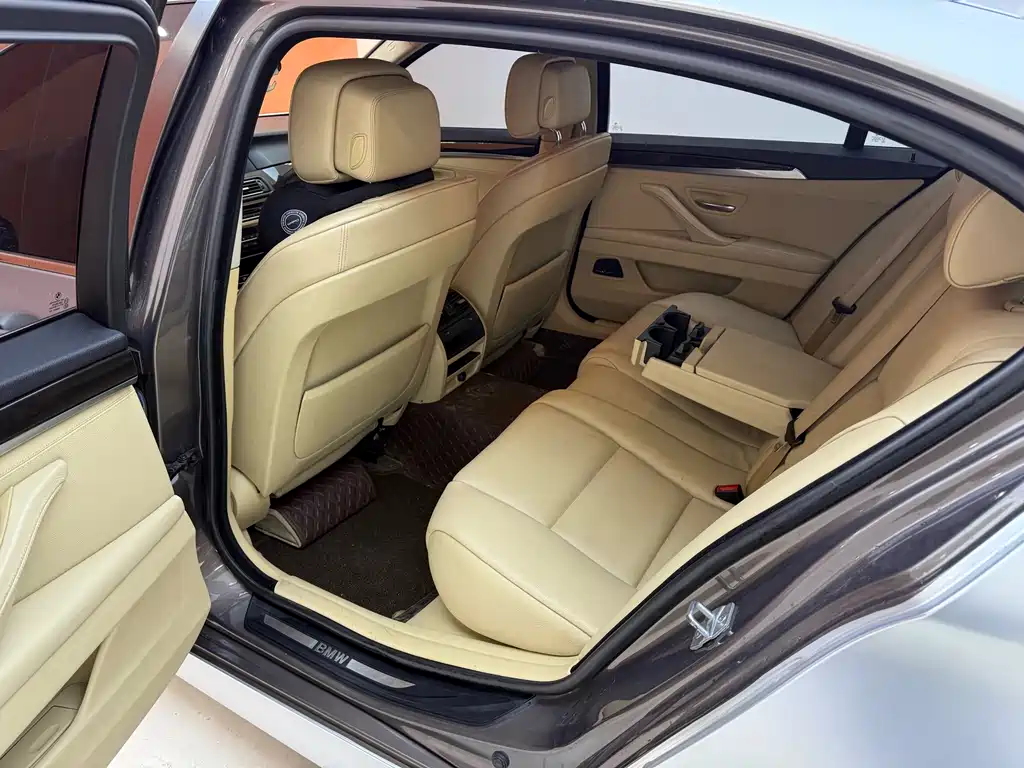 BMW 5 Series 2013 — фото 17