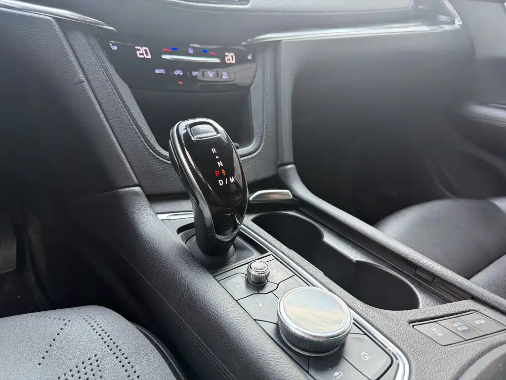 Cadillac XT5 2021 — фото 12