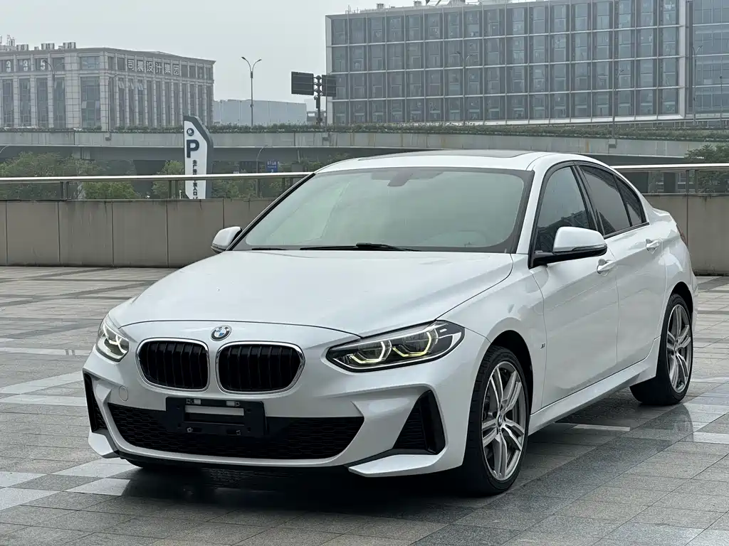 BMW 1 Series 2019 — фото 1