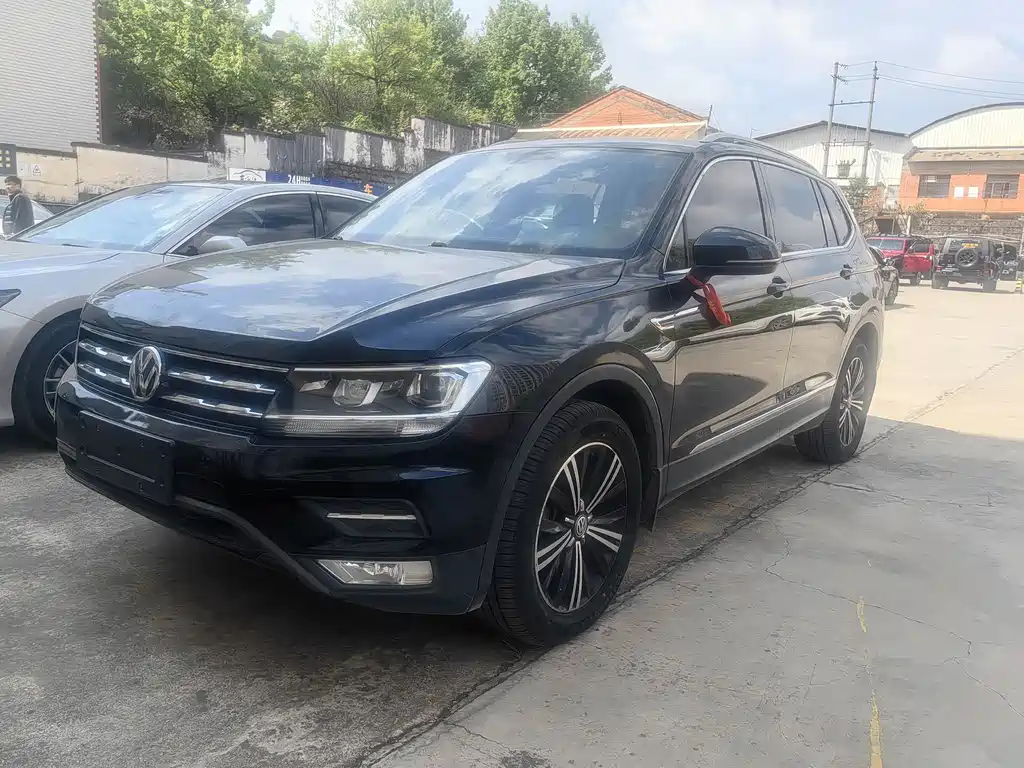Volkswagen Tiguan L 2019 — фото 1