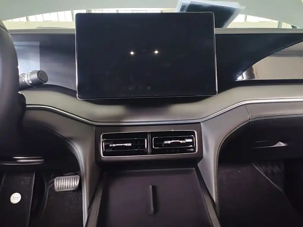 BYD L DM-i 2025 — фото 13