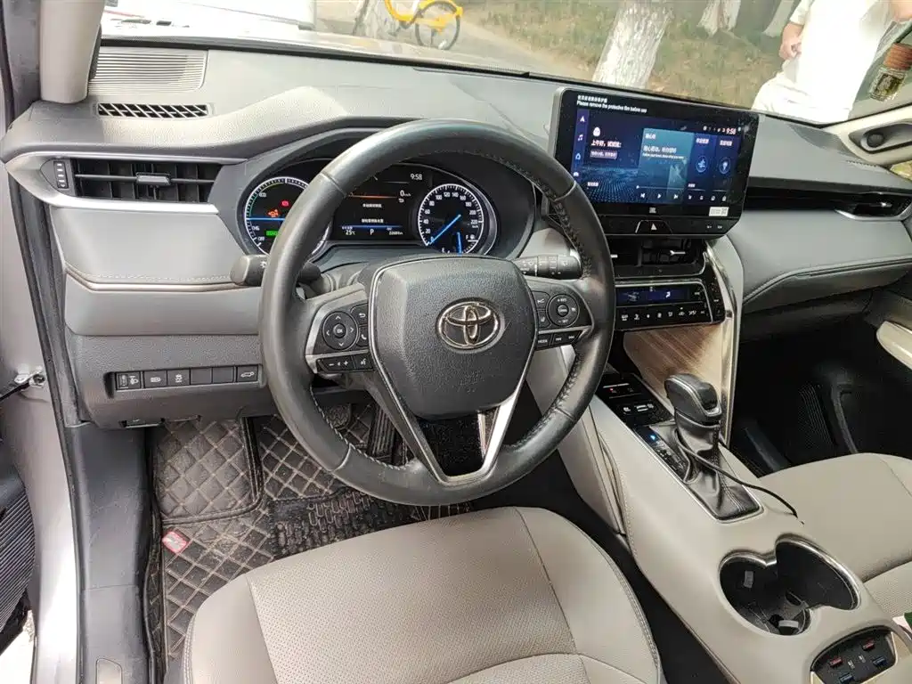 Toyota Venza 2022 — фото 11