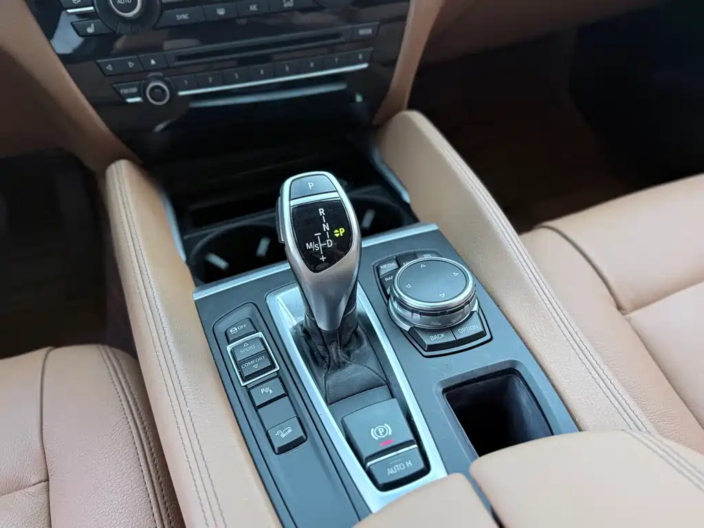 BMW X6 2015 — фото 8