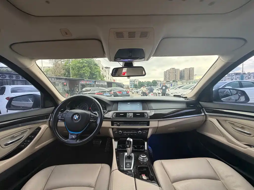 BMW 5 Series 2012 — фото 9