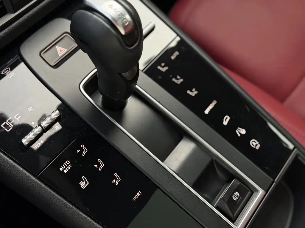 Porsche Macan 2022 — фото 18