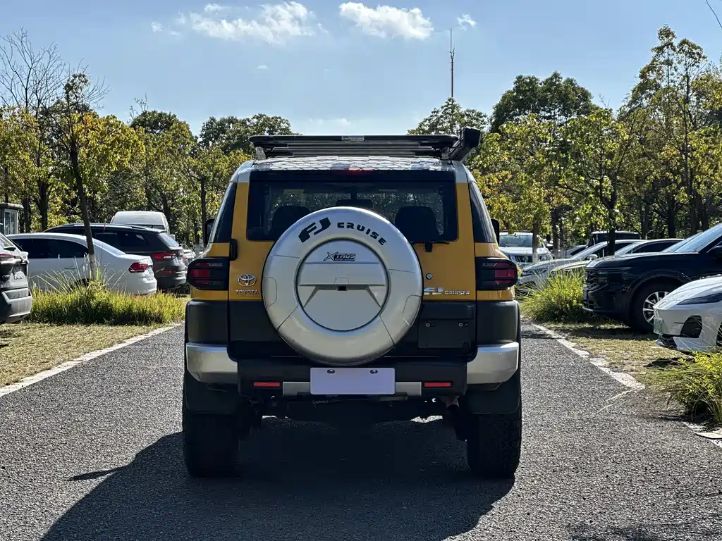 Toyota FJ Cruiser 2018 — фото 3