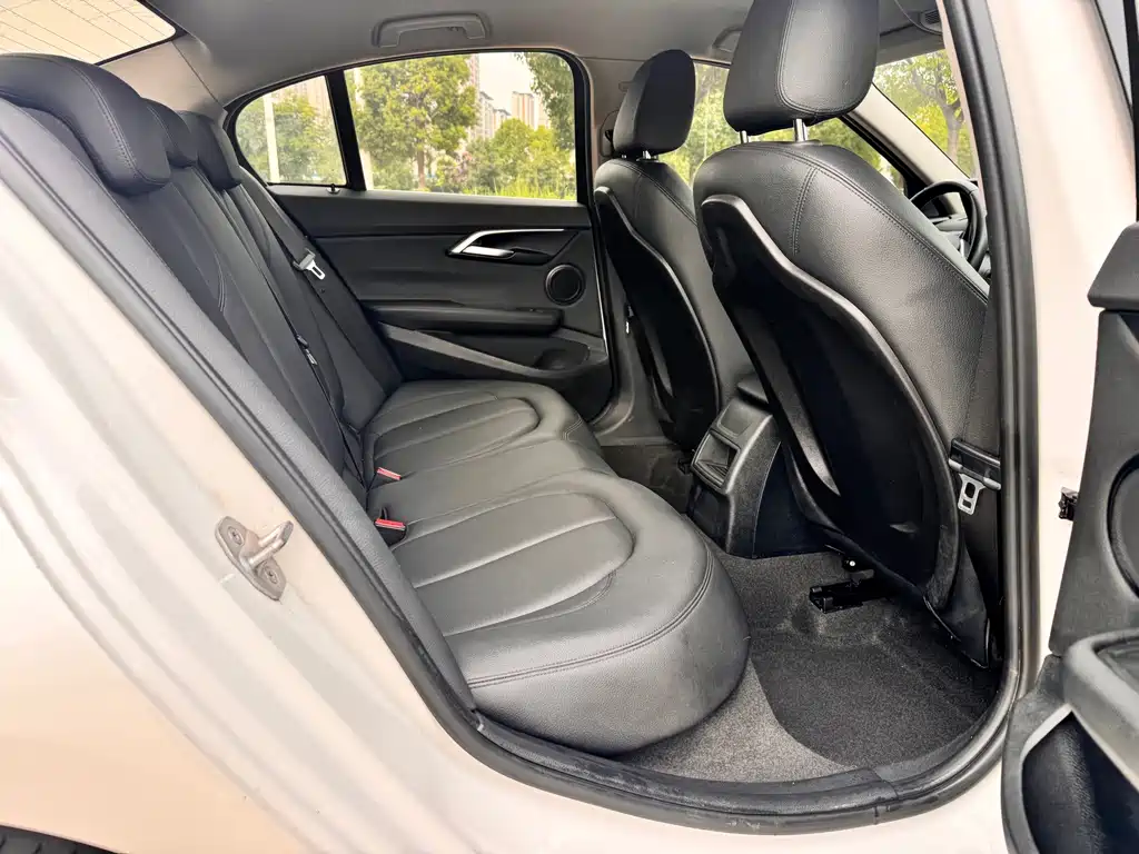 BMW 1 Series 2020 — фото 15