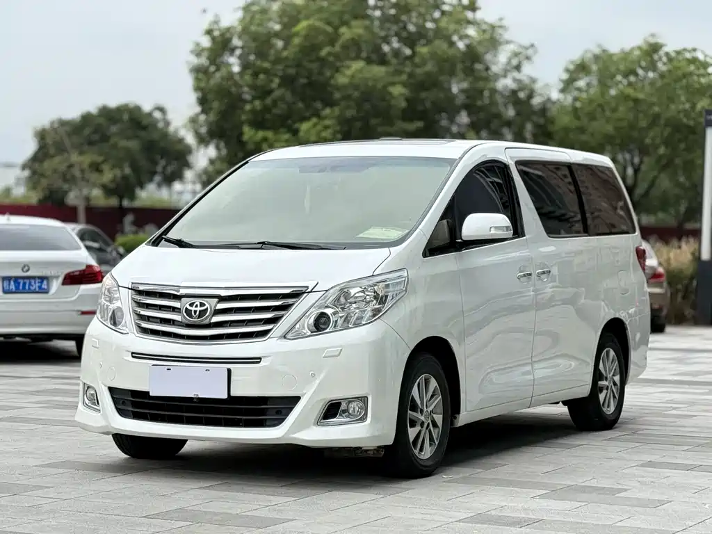 Toyota Alphard 2015 — фото 1