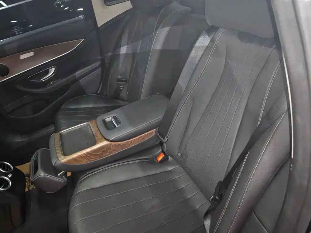Mercedes-Benz E-Class 2020 — фото 13