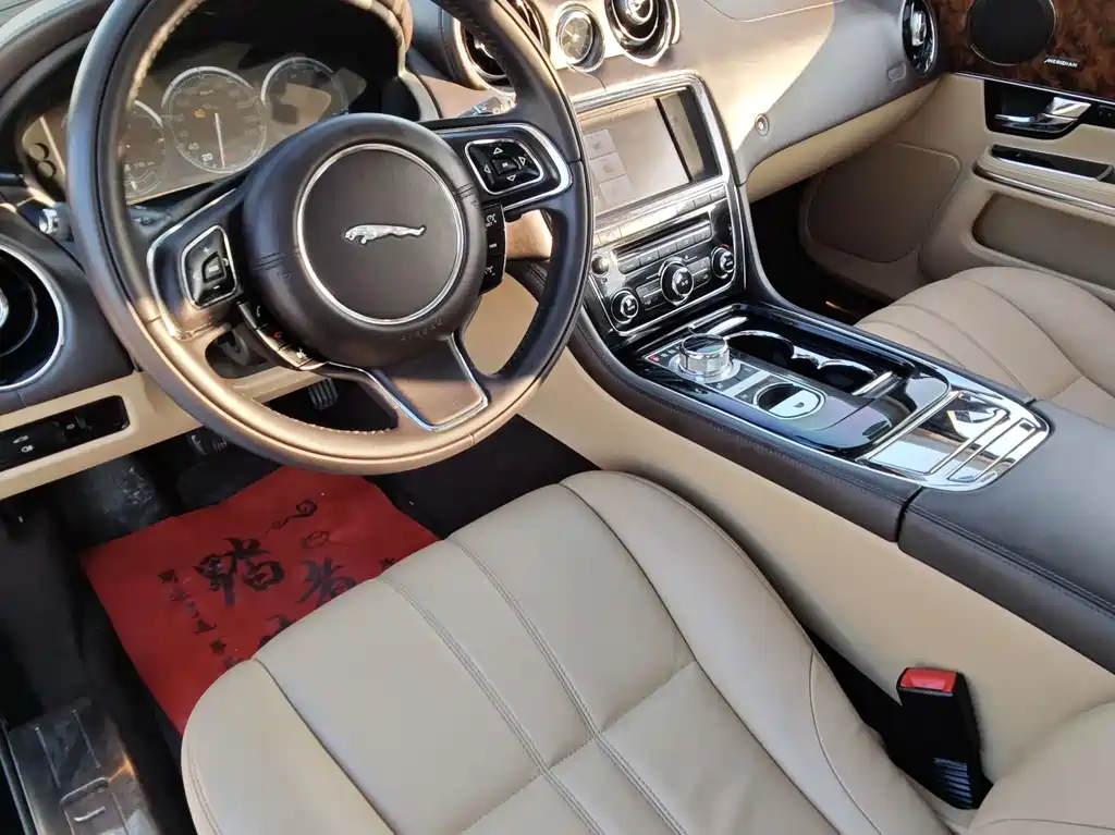 Jaguar XJ 2013 — фото 16