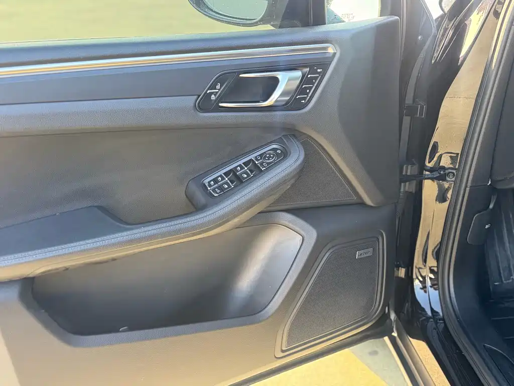 Porsche Macan 2020 — фото 12