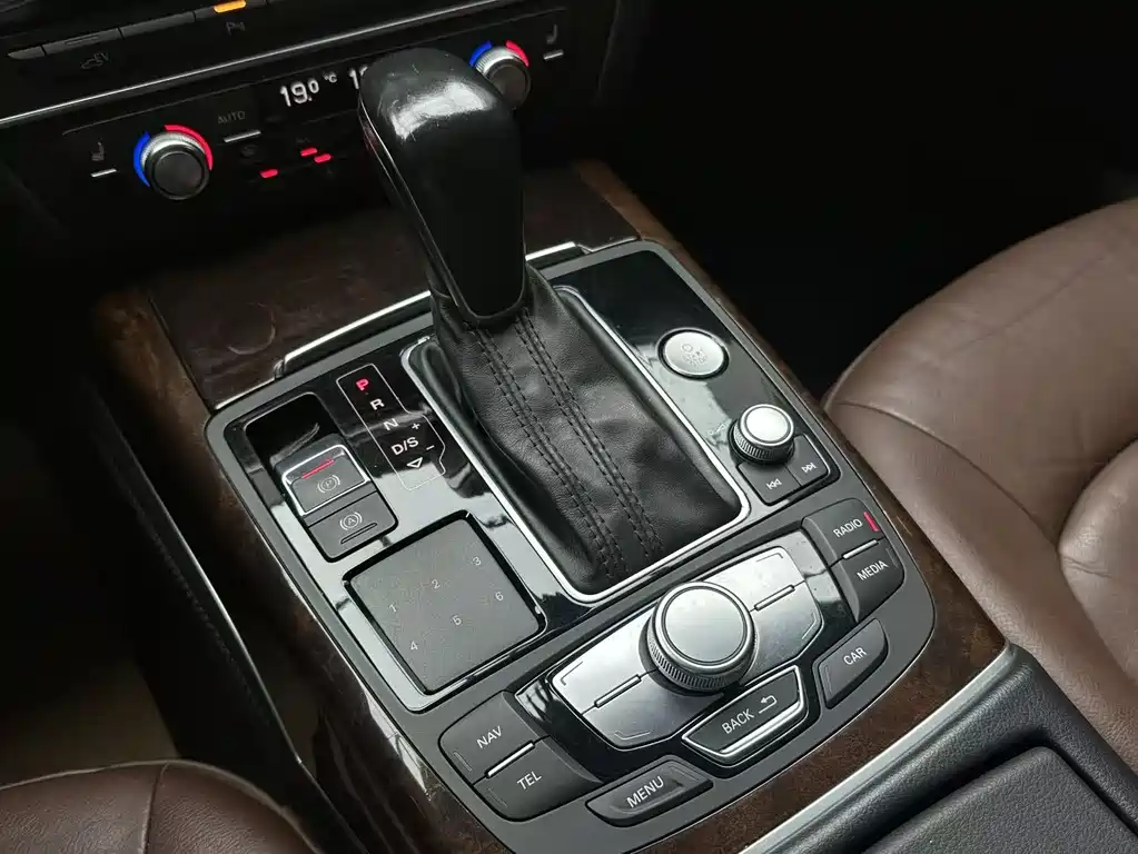 Audi A6L New Energy 2018 — фото 10