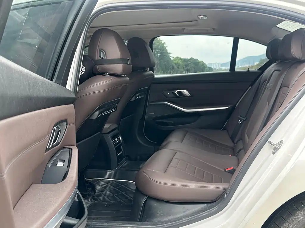 BMW 3 Series 2019 — фото 14