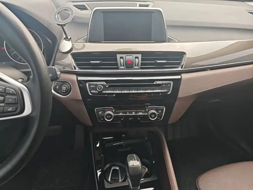 BMW X1 2017 — фото 13