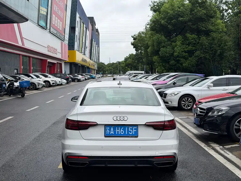 Audi A4L 2021
