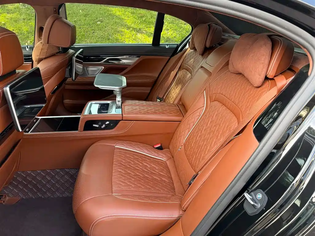 BMW 7 Series 2022 — фото 10