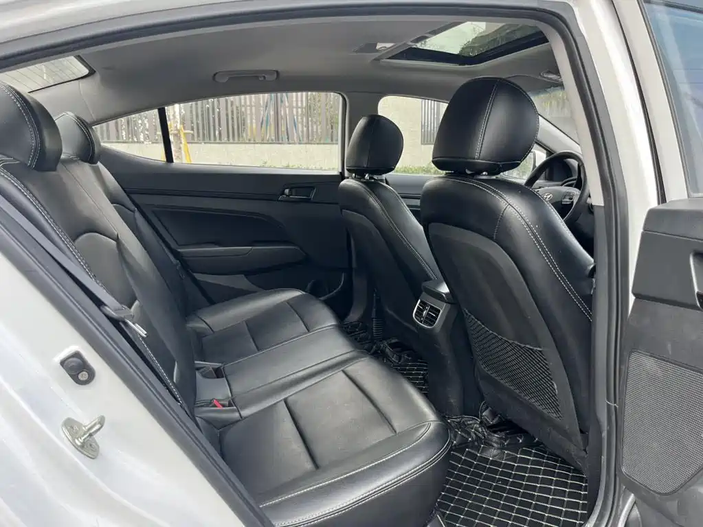 Hyundai Elantra 2019 — фото 14