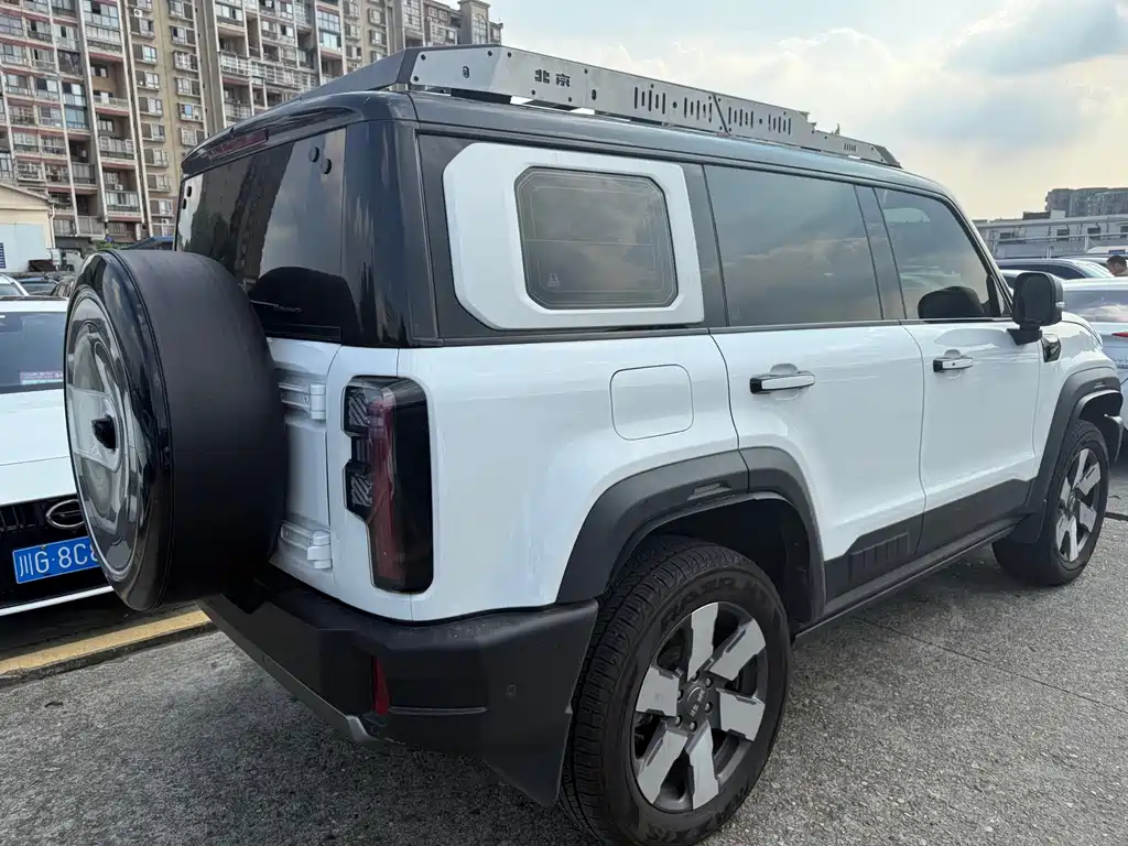 BAIC BJ40 Extended Range 2025 — фото 21