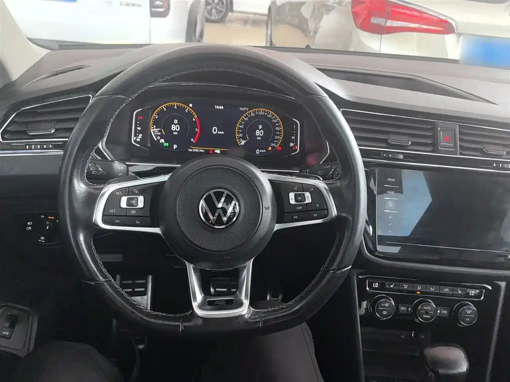 Volkswagen Tiguan L 2021 — фото 10