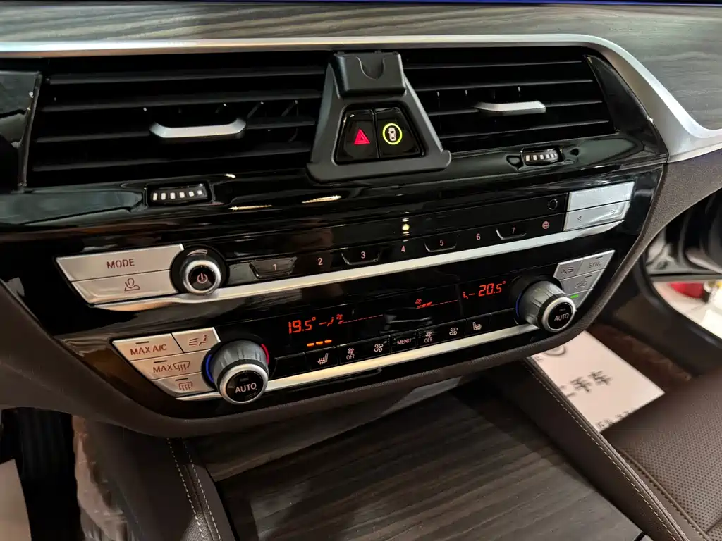 BMW 5 Series 2020 — фото 20