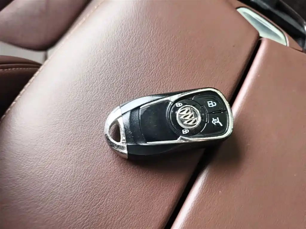 Buick Envision Plus 2017 — фото 9