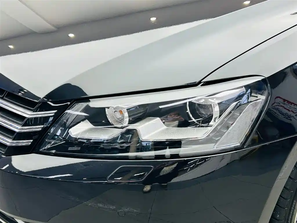 Volkswagen Passat 2014 — фото 11