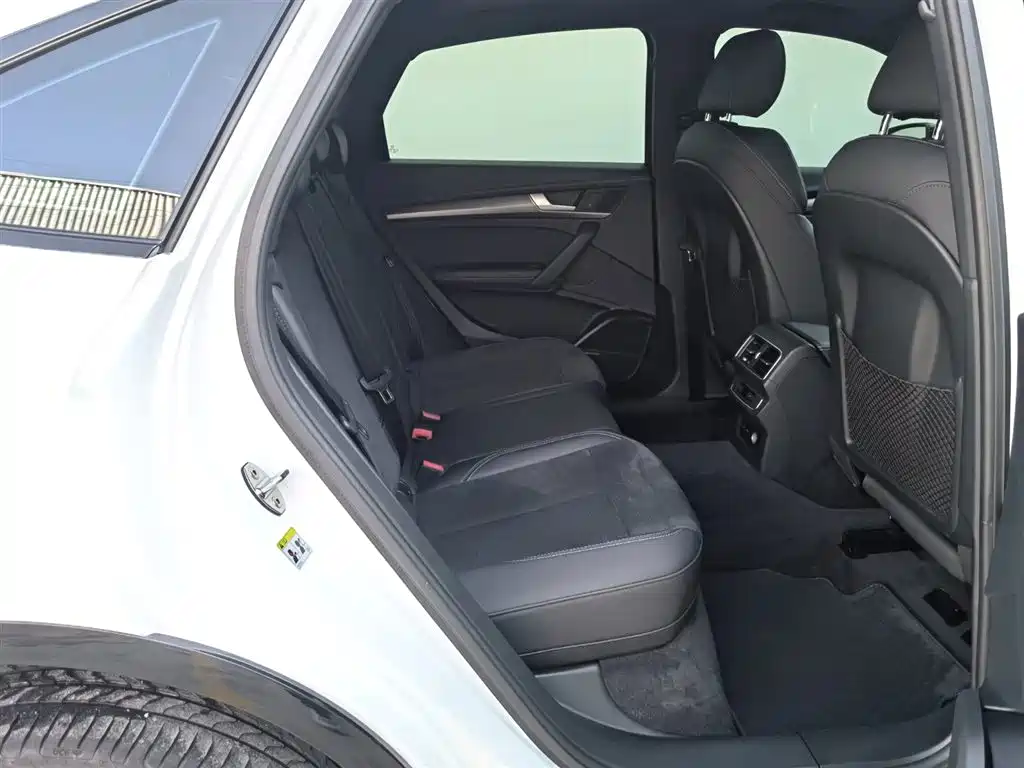 Audi Q5L Sportback 2023 — фото 28