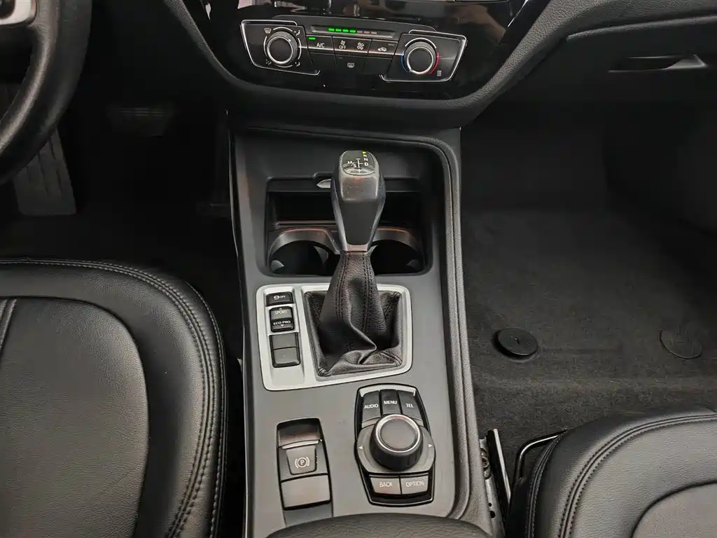 BMW 1 Series 2017 — фото 13