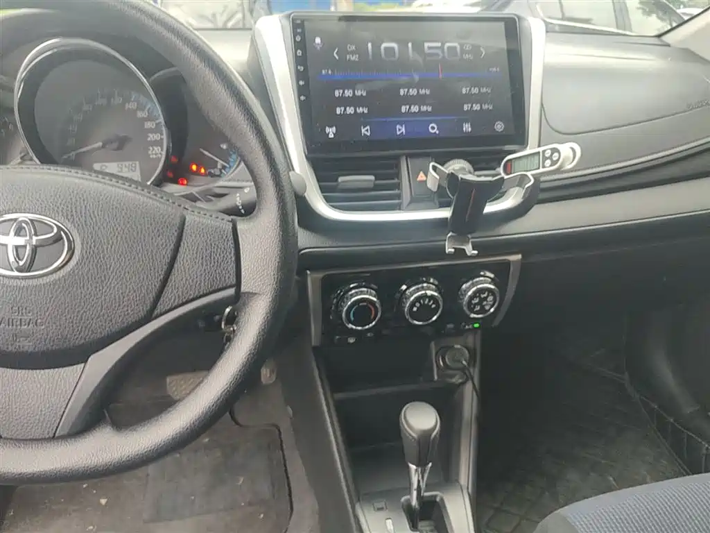 Toyota Yaris L 2019 — фото 13