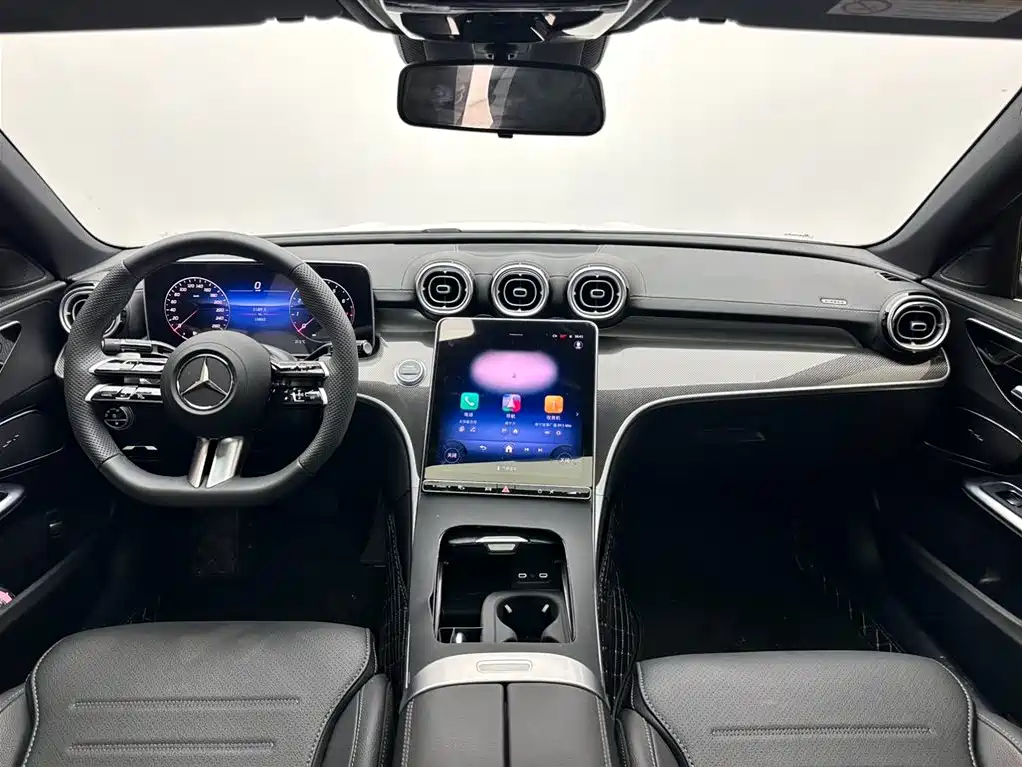 Mercedes-Benz C-Class 2025 — фото 10