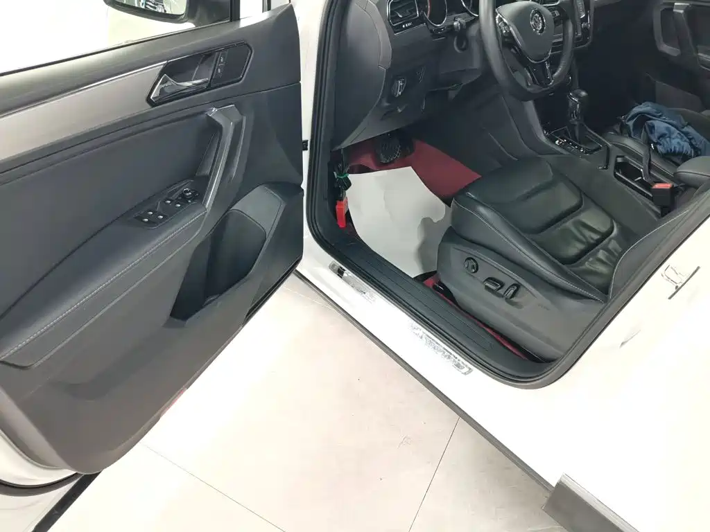 Volkswagen Tiguan L 2018 — фото 12