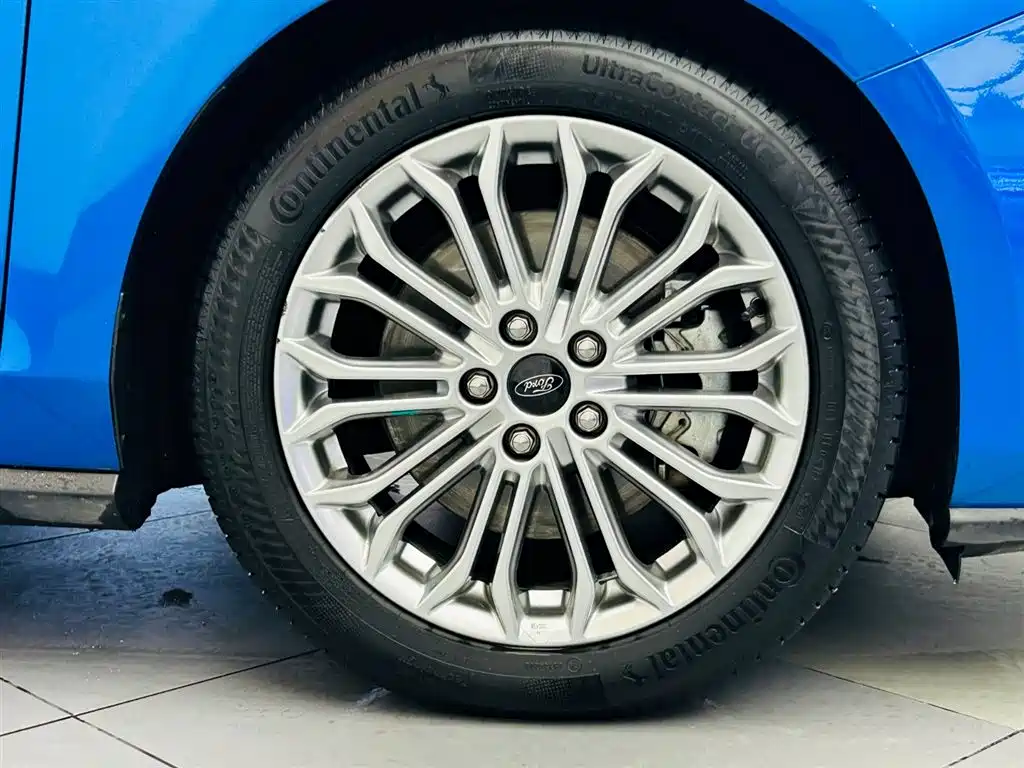 Ford Focus 2019 — фото 10