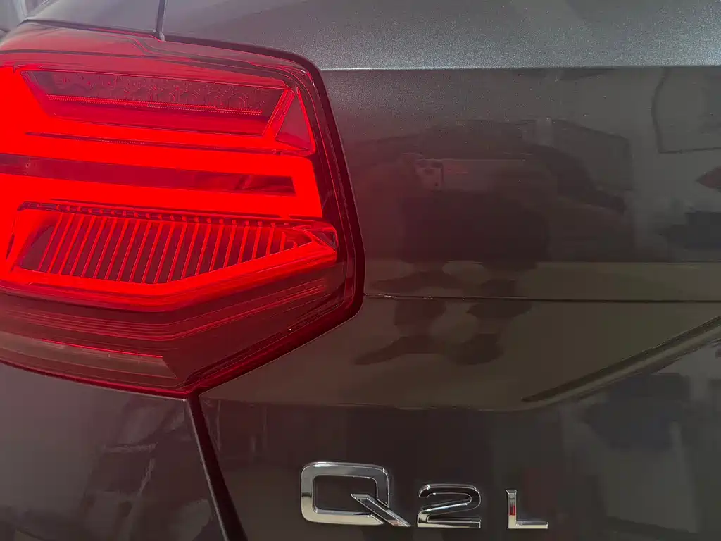 Audi Q2L 2023 — фото 23