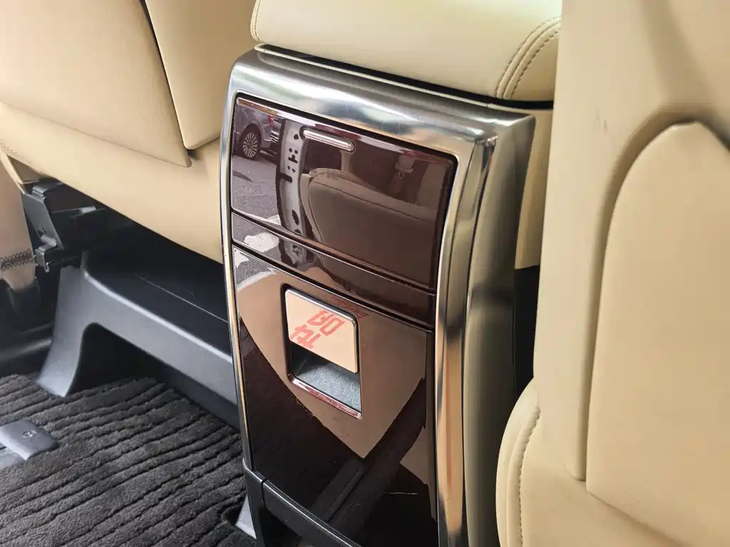 Toyota Alphard 2017 — фото 24