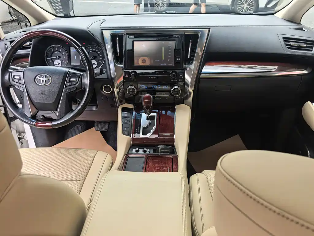 Toyota Alphard 2017 — фото 28