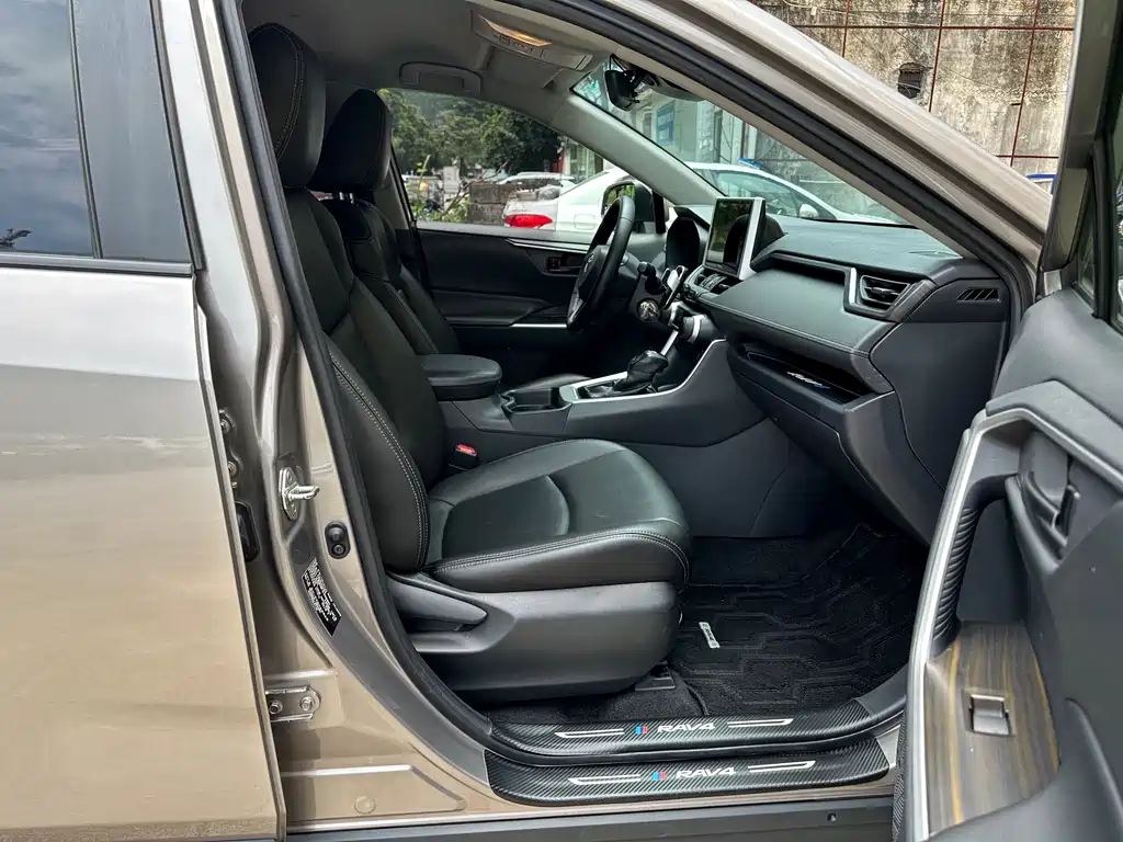 Toyota RAV4 2020 — фото 10