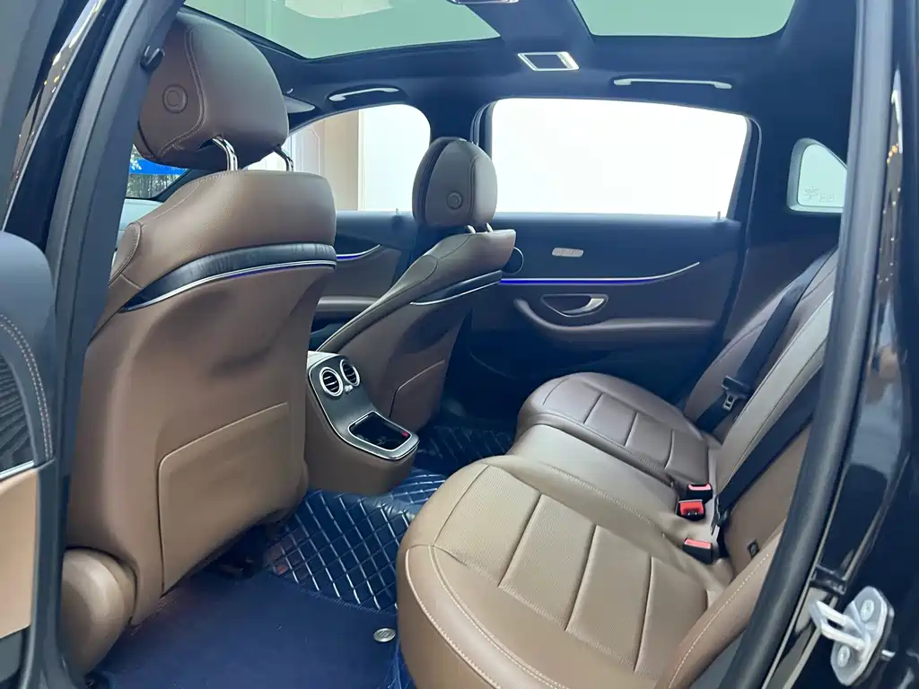 Mercedes-Benz E-Class 2022 — фото 12