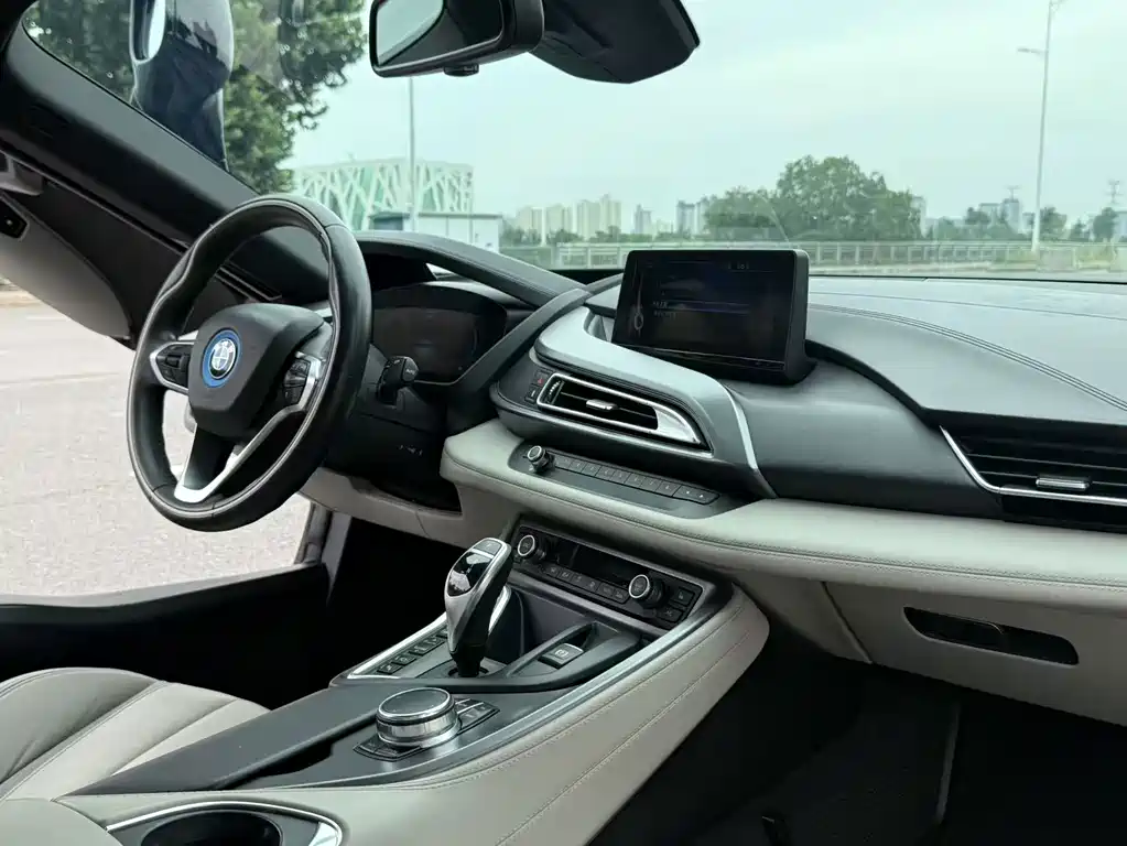 BMW i8 2018 — фото 34