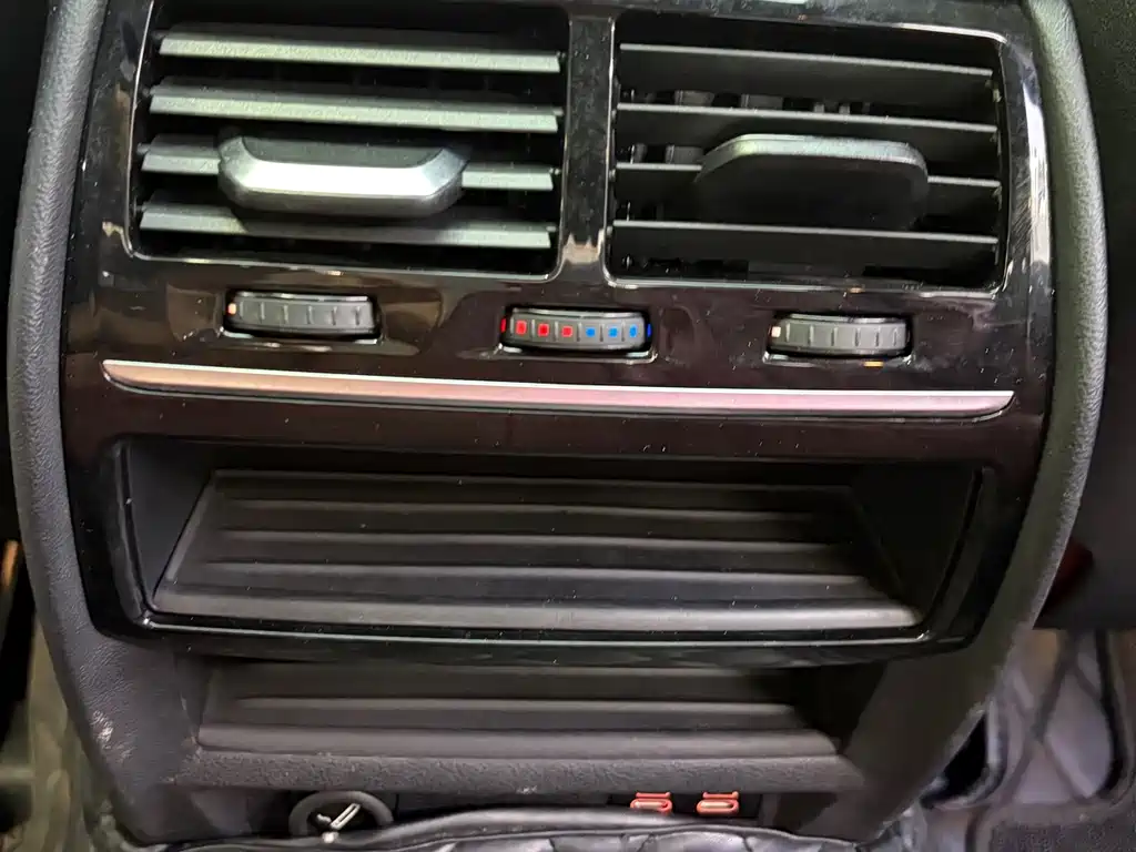 BMW 5 Series New Energy 2021 — фото 11