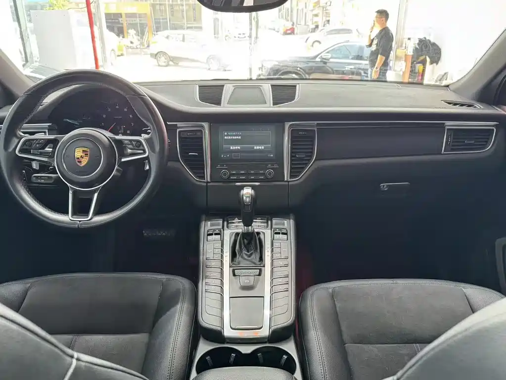 Porsche Macan 2017 — фото 8