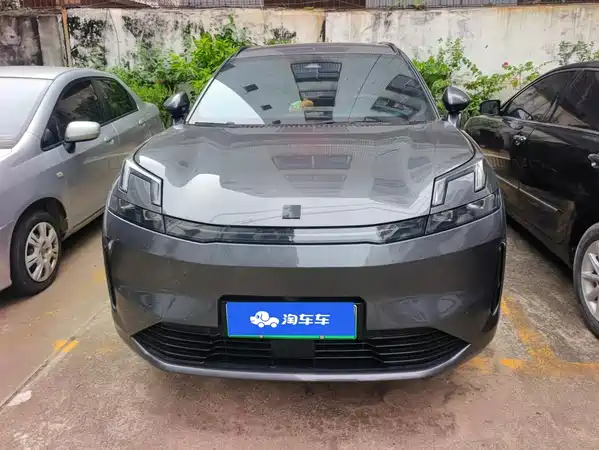 Lynk & Co 08 EM-P 2025