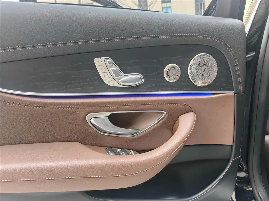 Mercedes-Benz E-Class 2022 — фото 14
