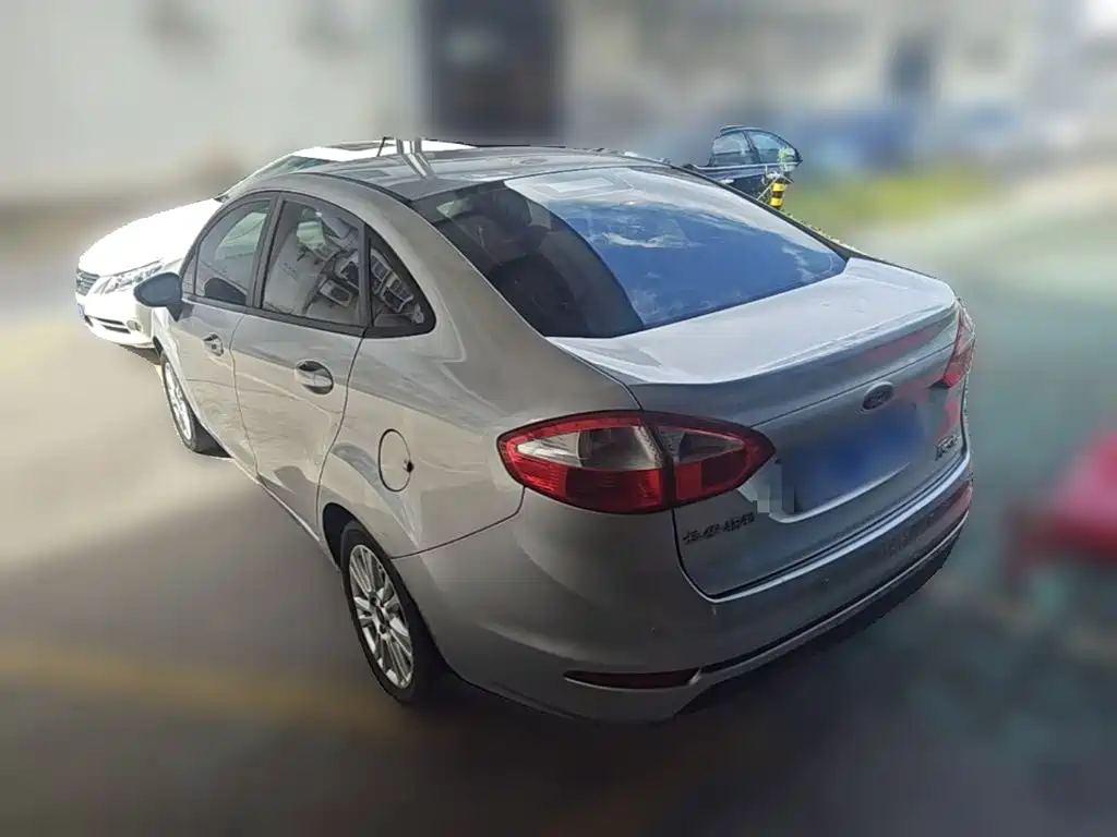 Ford Fiesta 2015 — фото 9