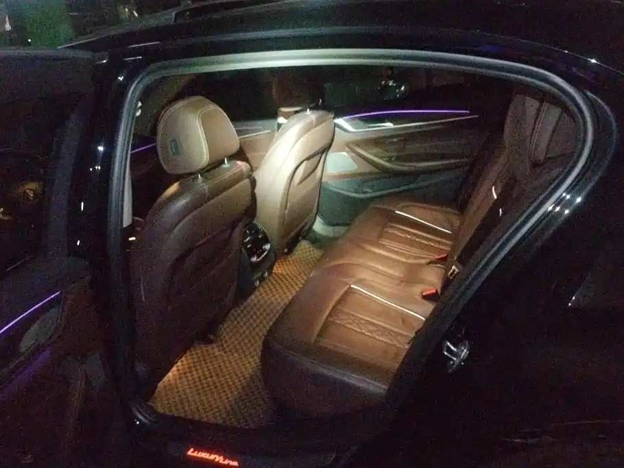 BMW 5 Series 2019 — фото 11