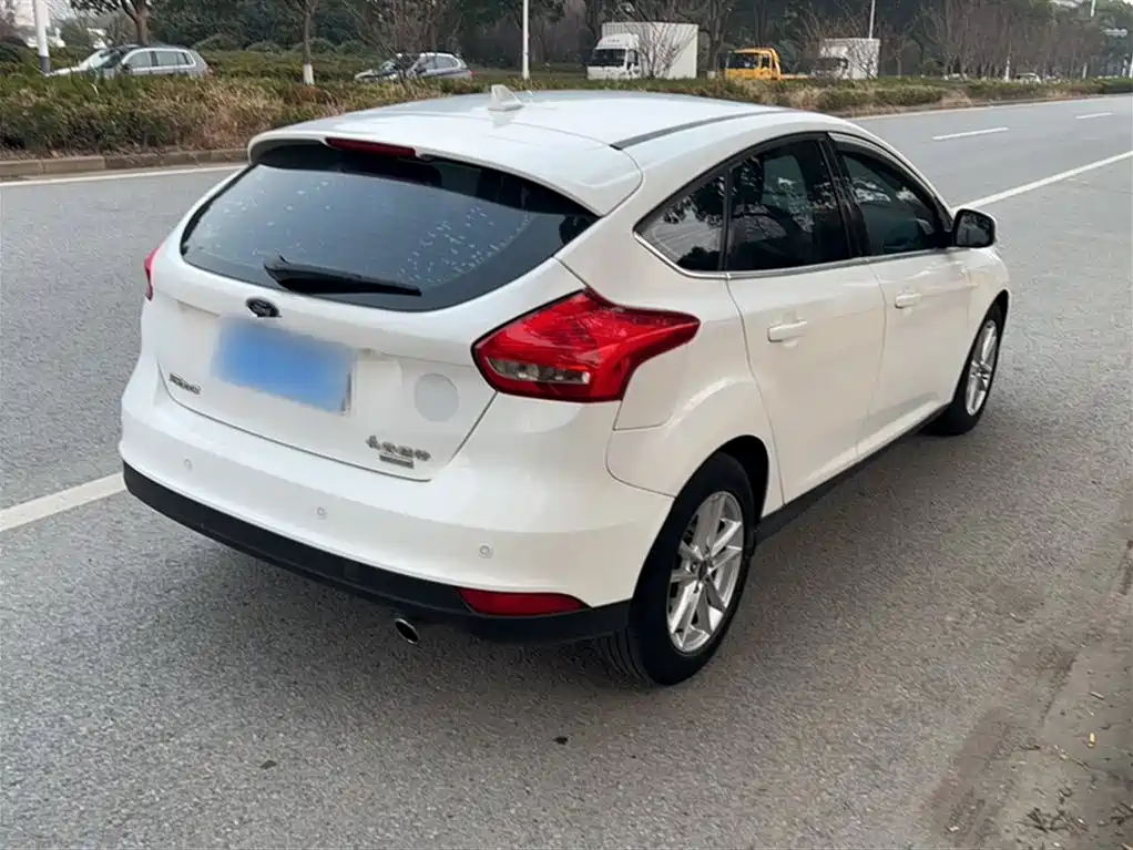 Ford Focus 2017 — фото 24