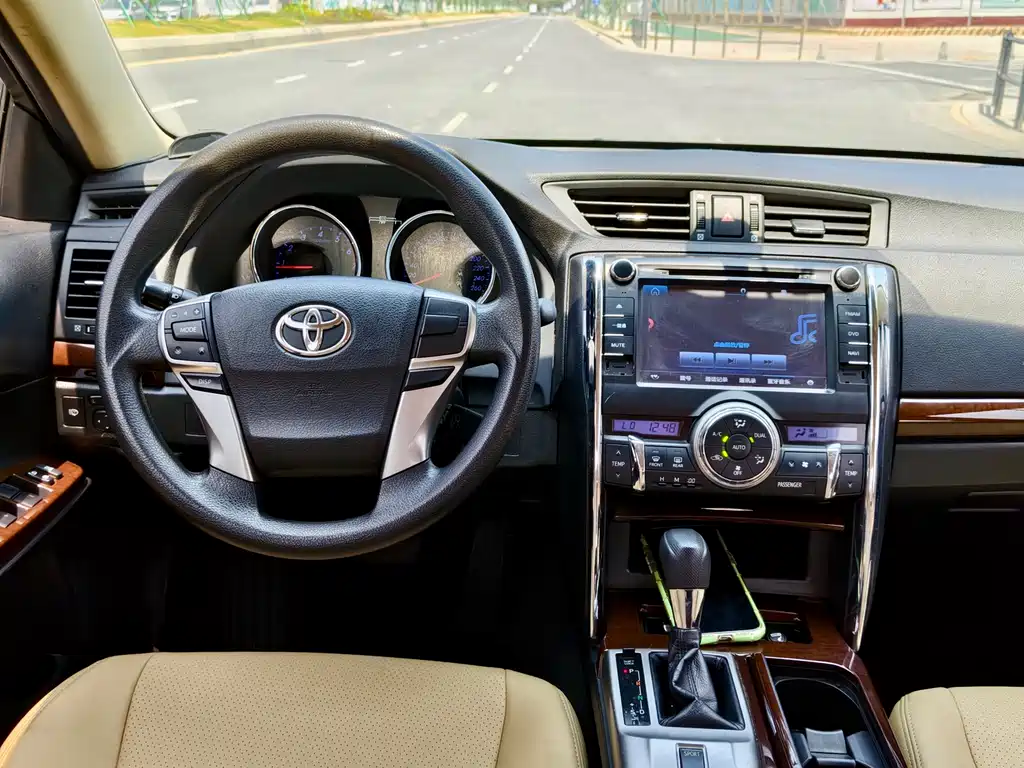 Toyota Reiz 2015 — фото 10