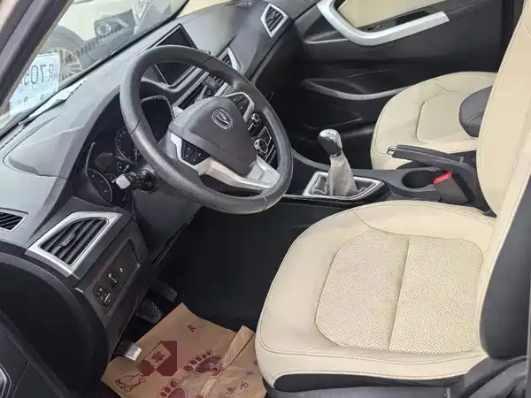 Changan Yuexiang V7 2015
