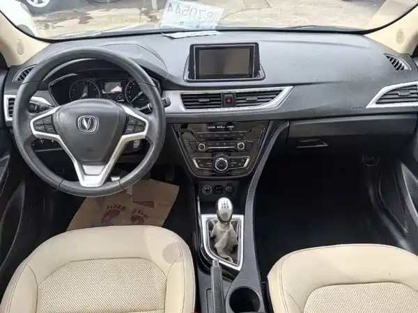 Changan Yuexiang V7 2015