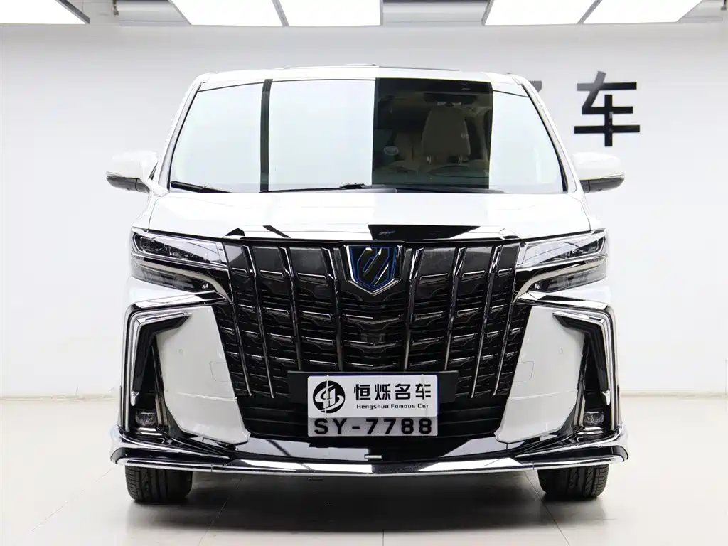 Toyota Alphard 2023 — фото 32